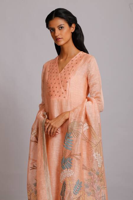 Buy_Oja_Peach 30% Silk, 70% Linen Handloom Embroidered Kurta Set _Online_at_Aza_Fashions