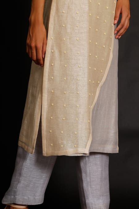 Oja_Green 30% Silk, 70% Linen Handloom Embroidered Kurta Set _at_Aza_Fashions