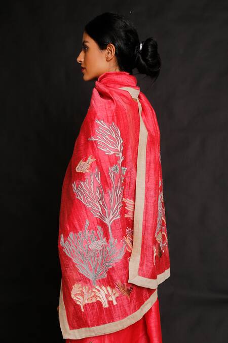 Oja_Red 30% Silk, 70% Linen Handloom Embroidered Kurta Set _at_Aza_Fashions