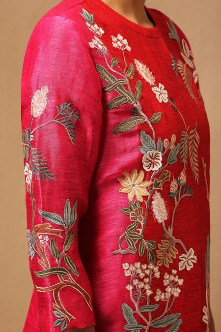 Oja Red 30% Silk, 70% Linen Handloom Applique Kurta And Pant Set Online at Aza Fashions Oja_Red 30% Silk, 70% Linen Handloom Applique Kurta And Pant Set _Online_at_Aza_Fashions