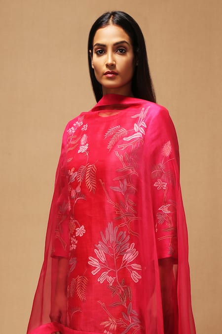 Shop Oja Red 30% Silk, 70% Linen Handloom Applique Kurta Set at Aza Fashions Shop_Oja_Red 30% Silk, 70% Linen Handloom Applique Kurta Set _at_Aza_Fashions