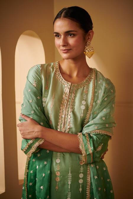 Mulmul_Green 100% Pure Mulmul Embroidered Thread And Tiya Ombre Kurta Pant Set _Online_at_Aza_Fashions