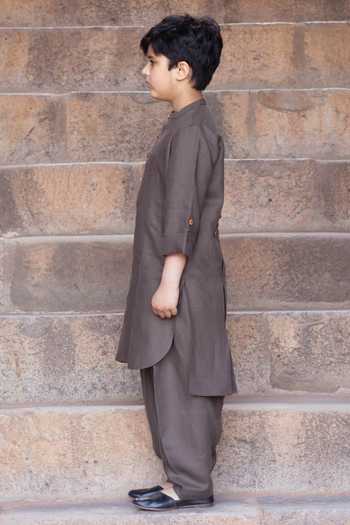Onari Kids Grey Linen Hand Embroidered Kantha Work Pathani Kurta Set Online at Aza Fashions Onari Kids_Grey Linen Hand Embroidered Kantha Work Pathani Kurta Set _Online_at_Aza_Fashions