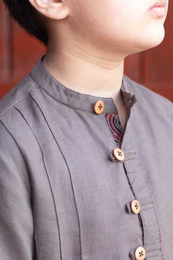 Buy Onari Kids Grey Linen Hand Embroidered Kantha Work Pathani Kurta Set Online at Aza Fashions Buy_Onari Kids_Grey Linen Hand Embroidered Kantha Work Pathani Kurta Set _Online_at_Aza_Fashions