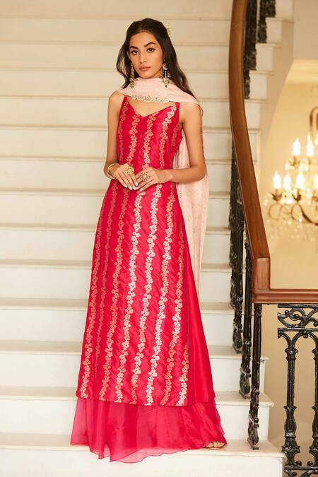 Osaa By Adarsh Red Benarasi Handloom , Silk V Neck Woven Kurta Set Online at Aza Fashions Osaa By Adarsh_Red Benarasi Handloom , Silk V Neck Woven Kurta Set_Online_at_Aza_Fashions