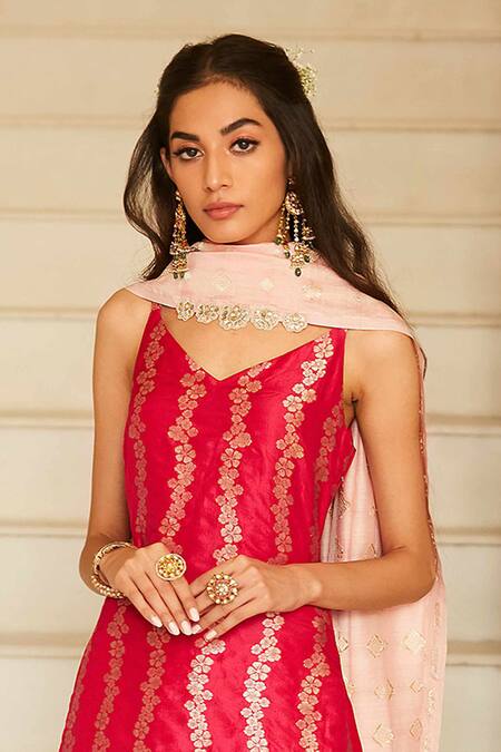 Shop Osaa By Adarsh Red Benarasi Handloom , Silk V Neck Woven Kurta Set at Aza Fashions Shop_Osaa By Adarsh_Red Benarasi Handloom , Silk V Neck Woven Kurta Set_at_Aza_Fashions