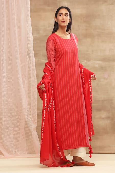 Vaayu Red Handwoven Cotton Kurta With Dupatta