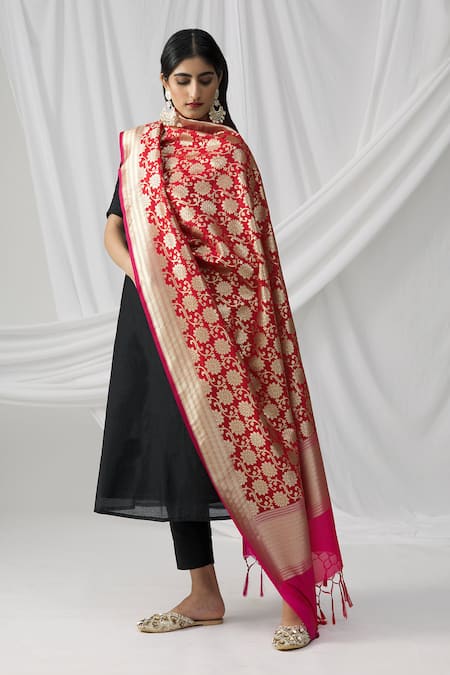 Samyukta Singhania Red Banarasi Floral Woven Dupatta