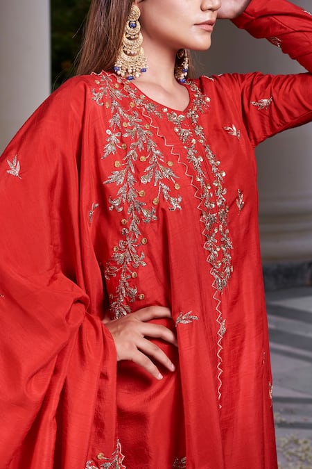 Prathyusha Garimella_Red Embroidered Kurta Set _Online_at_Aza_Fashions