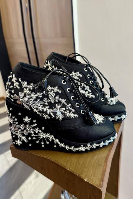 Black discount sneakers wedges