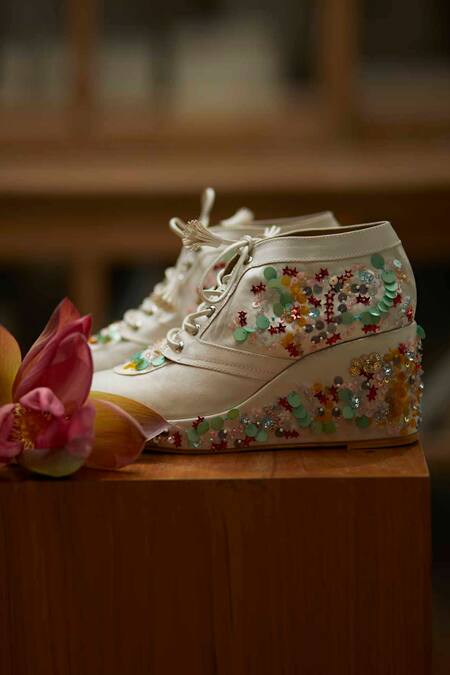 Buy Tiesta White Embroidery Star Sneaker Wedges Online at Aza Fashions Buy_Tiesta_White Embroidery Star Sneaker Wedges _Online_at_Aza_Fashions