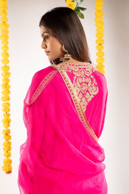 Shop Priyaa Pink Organza, Chnderi Silk Zari And Dori V Neck Kurta Pant Set at Aza Fashions Shop_Priyaa_Pink Organza, Chnderi Silk Zari And Dori V Neck Kurta Pant Set _at_Aza_Fashions