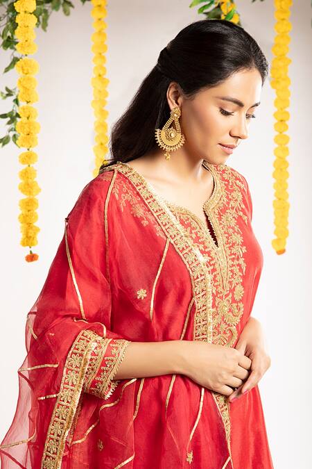 Priyaa Red Organza, Chander Silk Zari And Dori Round Kurta Set Online at Aza Fashions Priyaa_Red Organza, Chander Silk Zari And Dori Round Kurta Set _Online_at_Aza_Fashions