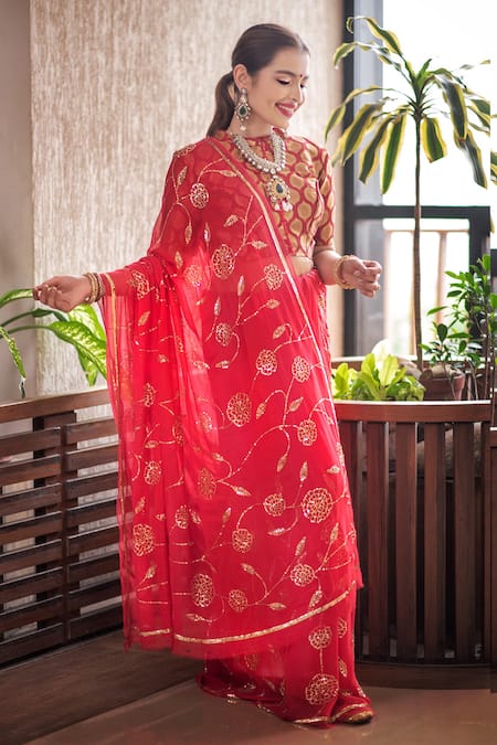 Ruar India Embroidered Saree With Blouse 