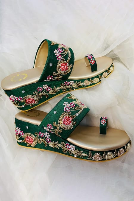 Shiveen Shiveen Parakram Embroidered Toe Ring Wedges 
