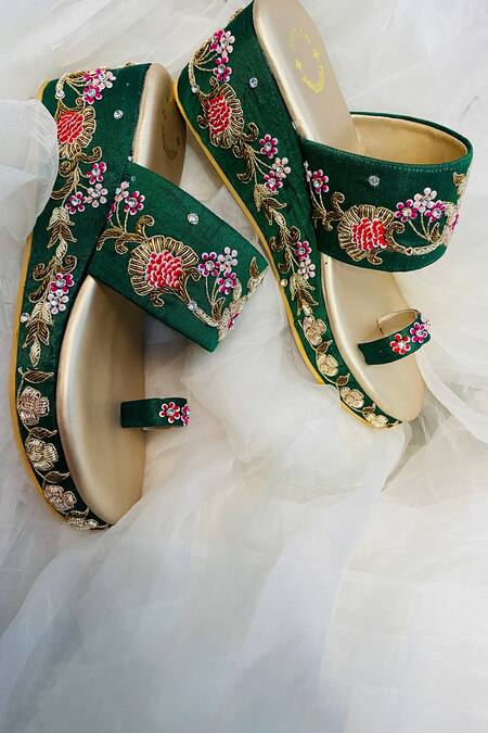 Shiveen Shiveen_Green Embroidery Parakram Toe Ring Wedges _Online_at_Aza_Fashions