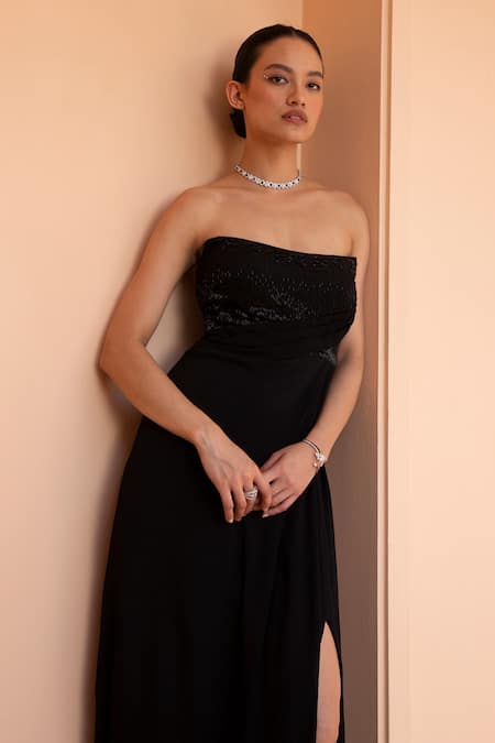 Shop Parshya Black Viscose Crepe Lining Shantoon Straight Slit Gown at Aza Fashions Shop_Parshya_Black Viscose Crepe Lining Shantoon Straight Slit Gown _at_Aza_Fashions