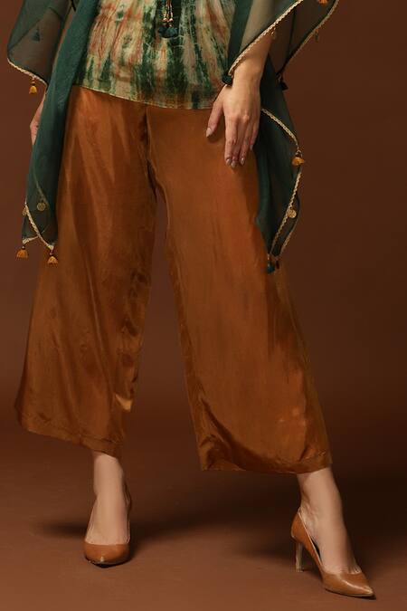 Capisvirleo_Green Habutai Silk Sequin, Thread And Bead, Tie & Dye V & Poncho Style Top Set _at_Aza_Fashions