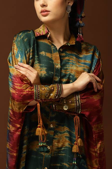 Capisvirleo_Maroon Habutai Silk Sequin, Thread And Bead, Tie & Dye Kaftan Tunic & Pant Set _at_Aza_Fashions