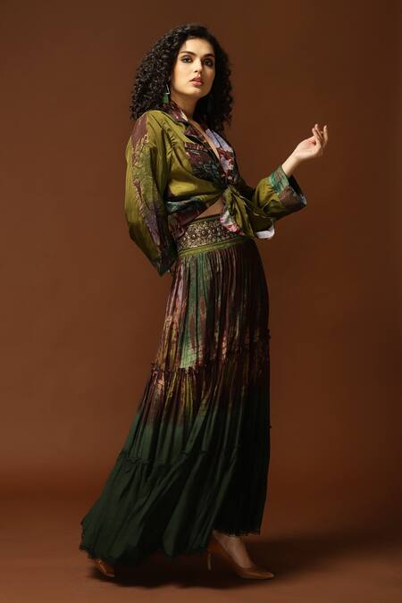 Capisvirleo Green Habutai Silk Sequin, Thread And Bead, Tie-dye Tie & Dye Skirt Online at Aza Fashions Capisvirleo_Green Habutai Silk Sequin, Thread And Bead, Tie-dye Tie & Dye Skirt _Online_at_Aza_Fashions