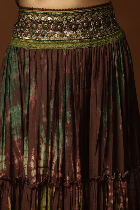 Capisvirleo Green Habutai Silk Sequin, Thread And Bead, Tie-dye Tie & Dye Skirt at Aza Fashions Capisvirleo_Green Habutai Silk Sequin, Thread And Bead, Tie-dye Tie & Dye Skirt _at_Aza_Fashions