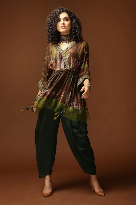 CAPISVIRLEO_Green Habutai Silk Sequin, Thread And Bead, Tie & Dye V & Tunic Dhoti Pant Set_Online_at_Aza_Fashions