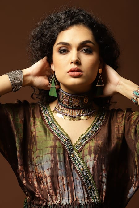 Shop_CAPISVIRLEO_Green Habutai Silk Sequin, Thread And Bead, Tie & Dye V & Tunic Dhoti Pant Set_Online_at_Aza_Fashions