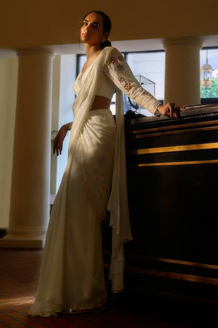 Parshya_Off White Blouse Viscose Flat Silk, Lining Shantoon, Saree Pre-draped With _Online_at_Aza_Fashions