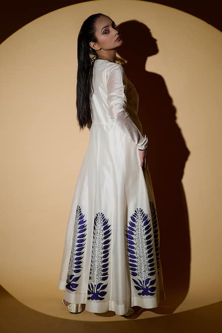 Shop Taika By Poonam Bhagat White Chanderi, Lycra Net V Neck Floral Applique Angrakha Set at Aza Fashions Shop_Taika By Poonam Bhagat_White Chanderi, Lycra Net V Neck Floral Applique Angrakha Set _at_Aza_Fashions