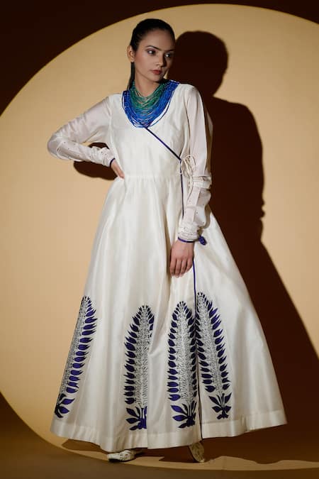 Taika By Poonam Bhagat White Chanderi, Lycra Net V Neck Floral Applique Angrakha Set Online at Aza Fashions Taika By Poonam Bhagat_White Chanderi, Lycra Net V Neck Floral Applique Angrakha Set _Online_at_Aza_Fashions