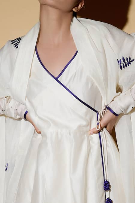 Shop Taika By Poonam Bhagat White Chanderi, Lycra Net V Neck Floral Applique Angrakha Set Online at Aza Fashions Shop_Taika By Poonam Bhagat_White Chanderi, Lycra Net V Neck Floral Applique Angrakha Set _Online_at_Aza_Fashions