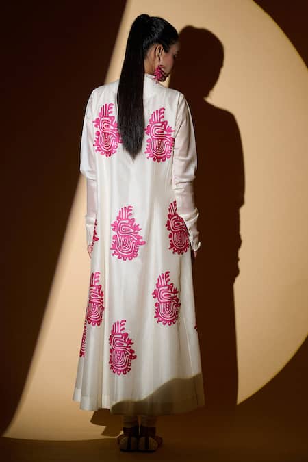 Shop Taika By Poonam Bhagat White Chanderi, Lycra Net V Neck Applique Anarkali Set at Aza Fashions Shop_Taika By Poonam Bhagat_White Chanderi, Lycra Net V Neck Applique Anarkali Set _at_Aza_Fashions