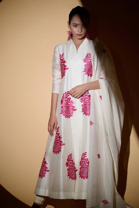 Taika By Poonam Bhagat White Chanderi, Lycra Net V Neck Applique Anarkali Set Online at Aza Fashions Taika By Poonam Bhagat_White Chanderi, Lycra Net V Neck Applique Anarkali Set _Online_at_Aza_Fashions