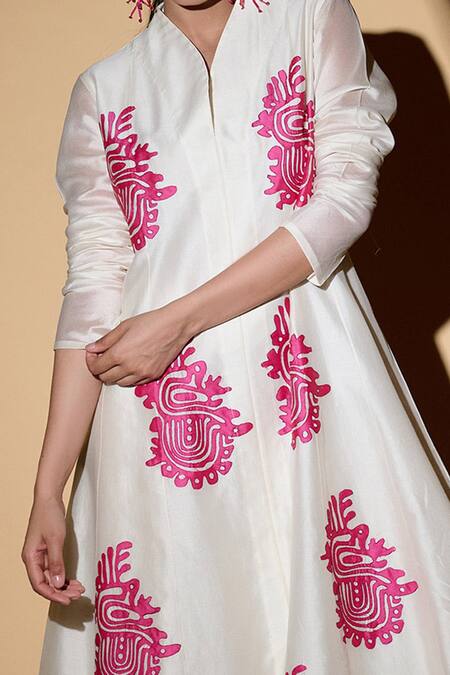 Shop Taika By Poonam Bhagat White Chanderi, Lycra Net V Neck Applique Anarkali Set Online at Aza Fashions Shop_Taika By Poonam Bhagat_White Chanderi, Lycra Net V Neck Applique Anarkali Set _Online_at_Aza_Fashions