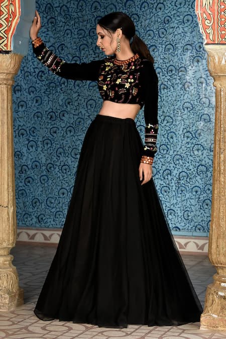 Black Color Stretchable Velvet Blouse Full Sleeve – Bollywood Wardrobe