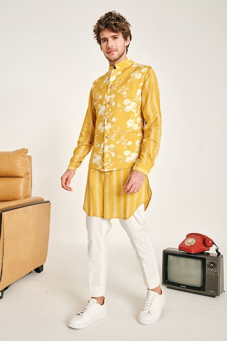 Project Bandi Yellow Malai Cotton Floral Print Bundi Online at Aza Fashions Project Bandi_Yellow Malai Cotton Floral Print Bundi _Online_at_Aza_Fashions