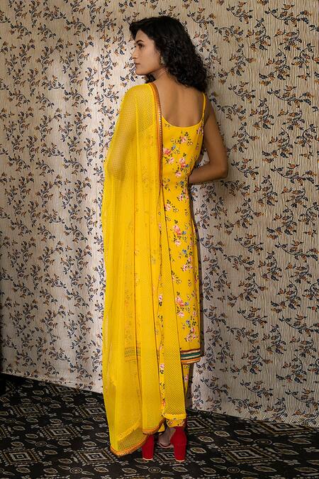 Shop Piyanshu Bajaj Yellow Georgette Round Printed Kurta Set at Aza Fashions Shop_Piyanshu Bajaj_Yellow Georgette Round Printed Kurta Set _at_Aza_Fashions