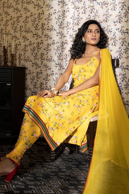 Piyanshu Bajaj Yellow Georgette Round Printed Kurta Set Online at Aza Fashions Piyanshu Bajaj_Yellow Georgette Round Printed Kurta Set _Online_at_Aza_Fashions
