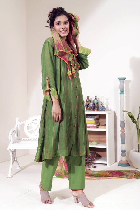 Capisvirleo Green Chanderi Silk Thread Band Aam Panna Kurta Pant Set Online at Aza Fashions Capisvirleo_Green Chanderi Silk Thread Band Aam Panna Kurta Pant Set _Online_at_Aza_Fashions