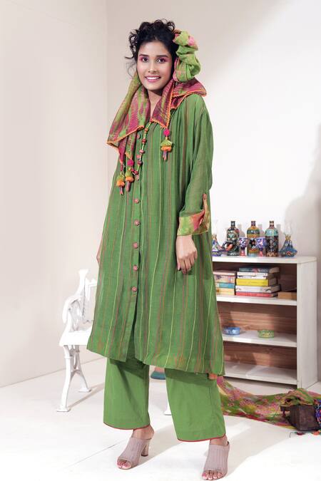 Shop Capisvirleo Green Chanderi Silk Thread Band Aam Panna Kurta Pant Set Online at Aza Fashions Shop_Capisvirleo_Green Chanderi Silk Thread Band Aam Panna Kurta Pant Set _Online_at_Aza_Fashions