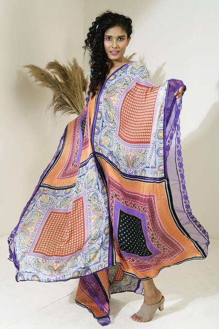 Capisvirleo Purple Satin Silk Paisley Print V Neck Paloma Kaftan Online at Aza Fashions Capisvirleo_Purple Satin Silk Paisley Print V Neck Paloma Kaftan _Online_at_Aza_Fashions