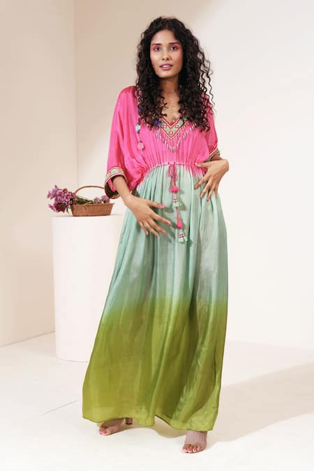 Capisvirleo Pink Habutai Silk Thread V Neck Spritzer Kaftan 