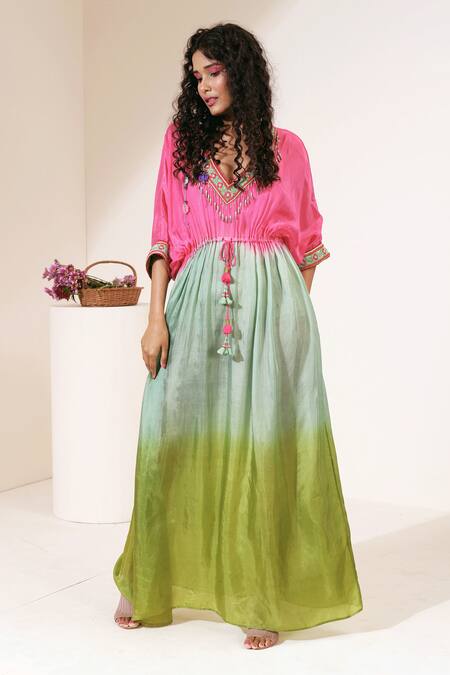 Capisvirleo Pink Habutai Silk Thread V Neck Spritzer Kaftan Online at Aza Fashions Capisvirleo_Pink Habutai Silk Thread V Neck Spritzer Kaftan _Online_at_Aza_Fashions