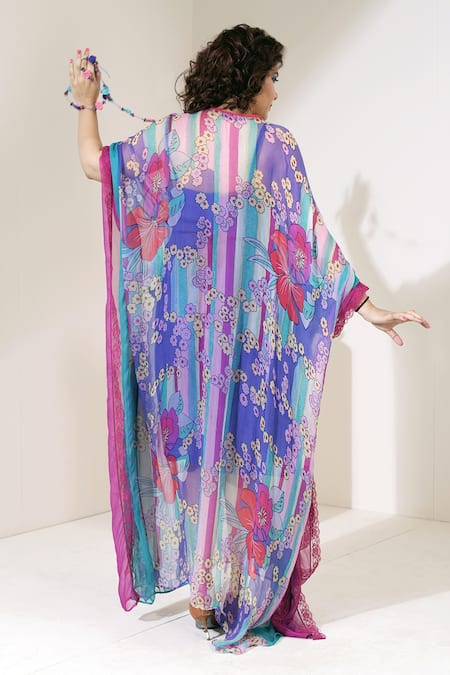 Shop Capisvirleo Blue Georgette Floral Print And Thread V Neck Blueberry Slush Kaftan at Aza Fashions Shop_Capisvirleo_Blue Georgette Floral Print And Thread V Neck Blueberry Slush Kaftan _at_Aza_Fashions