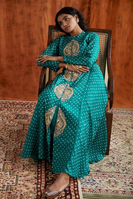 Shop Pink City By Sarika Green Silk Mandarin Collar Bandhani Print Tunic at Aza Fashions Shop_Pink City By Sarika_Green Silk Mandarin Collar Bandhani Print Tunic _at_Aza_Fashions