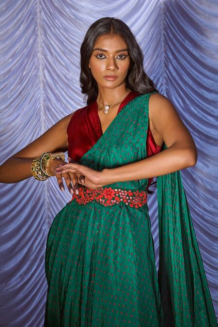 Pink City By Sarika Green Silk Bandhani V Neck Pre-draped Saree With Blouse Online at Aza Fashions Pink City By Sarika_Green Silk Bandhani V Neck Pre-draped Saree With Blouse _Online_at_Aza_Fashions