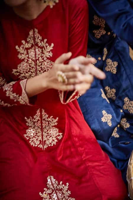 Pink City By Sarika_Red Linen Satin Embroidered Kurta _at_Aza_Fashions