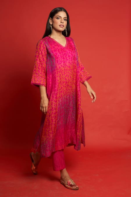 Priti Prashant Magenta Sheer Silk And Organza Floral Print & Sequin V Neck Pansy Kurta Set Online at Aza Fashions Priti Prashant_Magenta Sheer Silk And Organza Floral Print & Sequin V Neck Pansy Kurta Set _Online_at_Aza_Fashions