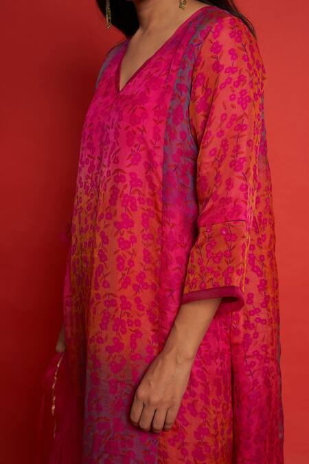Priti Prashant Magenta Sheer Silk And Organza Floral Print & Sequin V Neck Pansy Kurta Set at Aza Fashions Priti Prashant_Magenta Sheer Silk And Organza Floral Print & Sequin V Neck Pansy Kurta Set _at_Aza_Fashions
