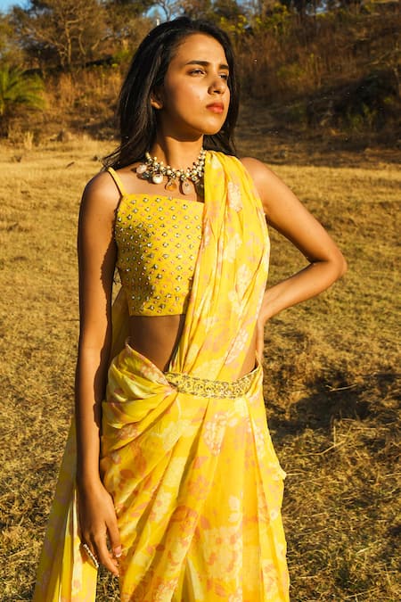 Buy_Paulmi And Harsh_Yellow Crepe Sweetheart Neck Printed Pre-draped Saree Set _Online_at_Aza_Fashions